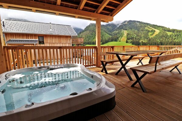 Außenjacuzzi - Almdorf Hohentauern