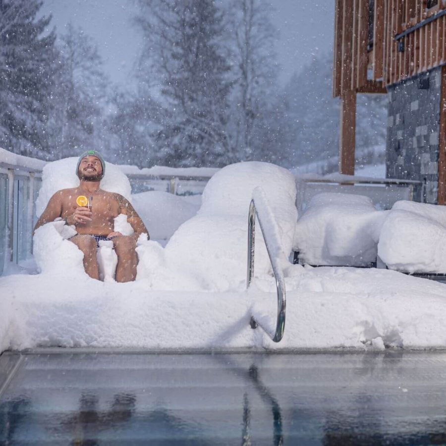 Chalet mit Swim Spa im Schnee
