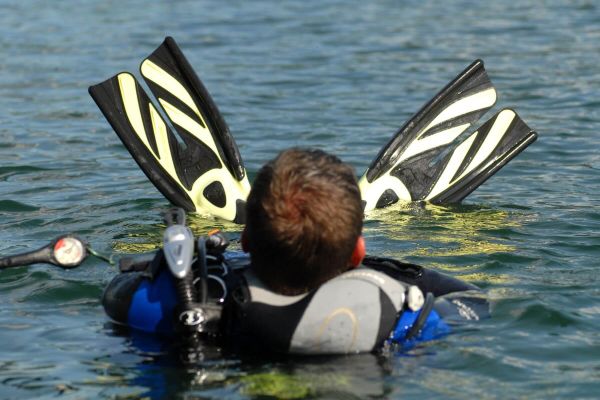 diving in lake Ossiacher See in Carinthia